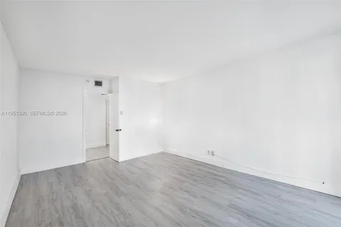 $300,000 | 100 Bayview Drive, Unit 229, Sunny Isles Beach, FL 33160