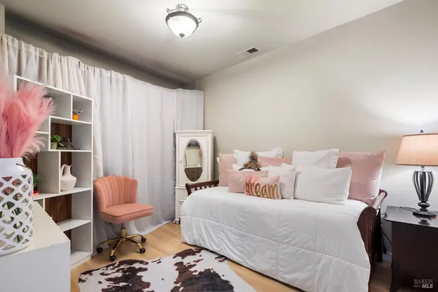 $499,000 | 162 Valley Oak Drive, Napa, CA 94558