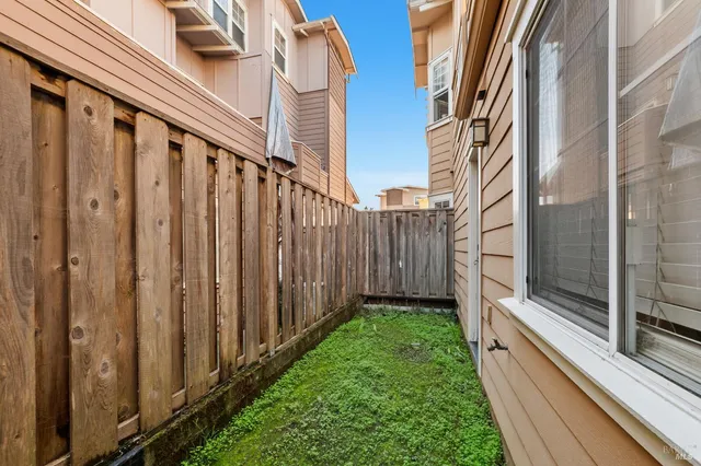 $499,000 | 162 Valley Oak Drive, Napa, CA 94558