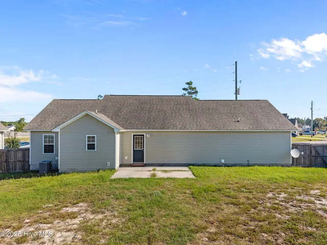 $1,600 | 156 Rosemary Avenue, Hubert, NC 28539