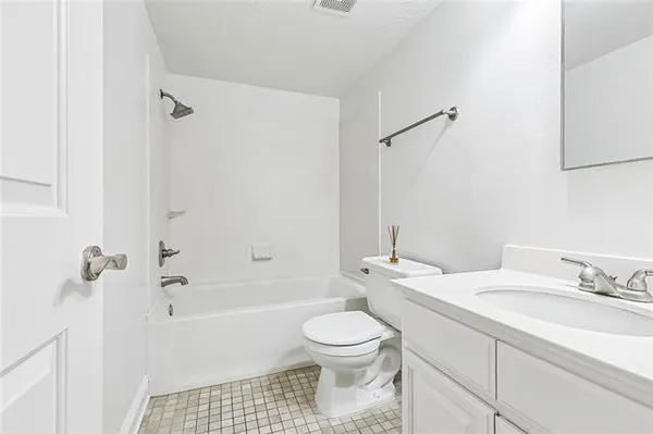 $185,000 | 3805 Houma Boulevard, Unit B203, Metairie, LA 70006