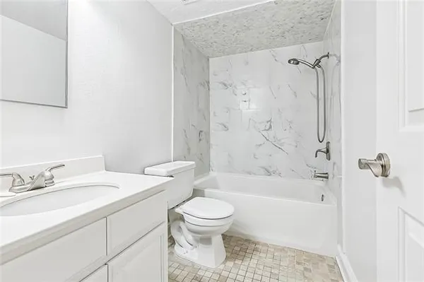 $185,000 | 3805 Houma Boulevard, Unit B203, Metairie, LA 70006
