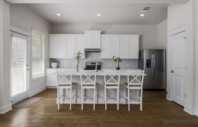 $2,275 | 13501 Metric Boulevard, Unit 16, Austin, TX 78727