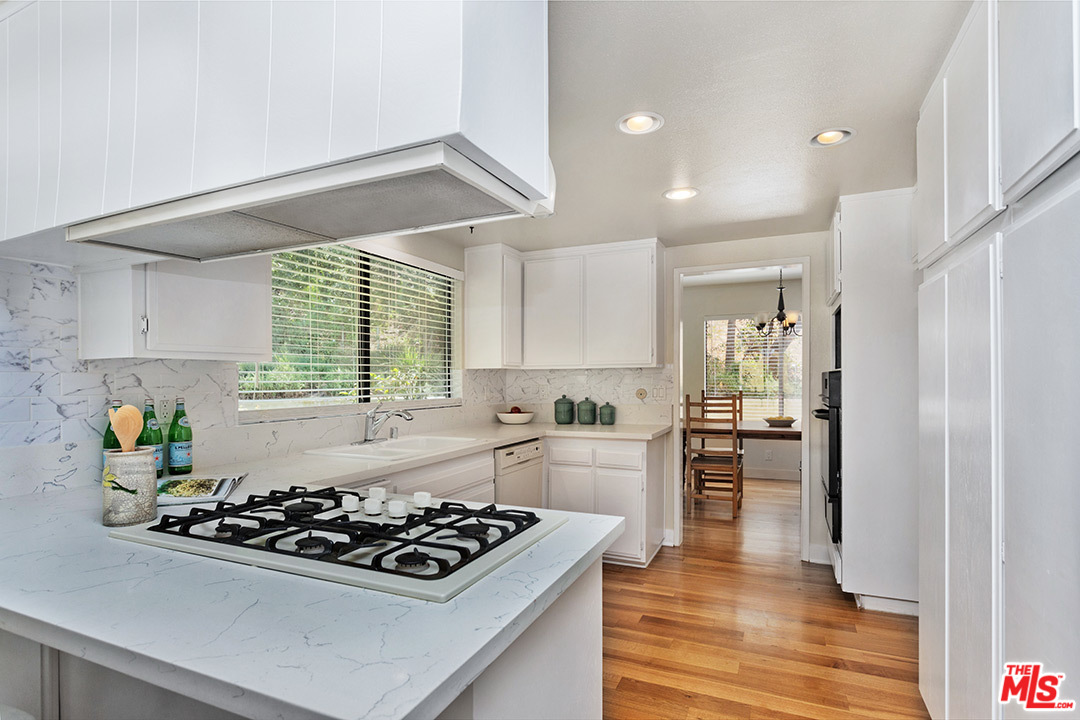 1436 Brixton Road Pasadena, CA 91105 - Photo 7 of 25 Gallery Image 7