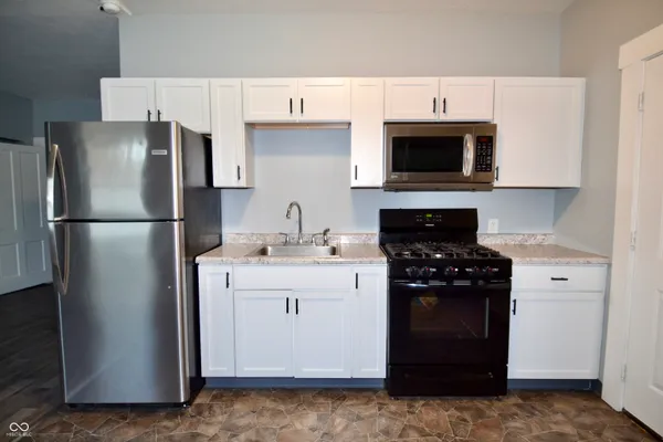 $900 | 602 South Miller Street, Shelbyville, IN 46176