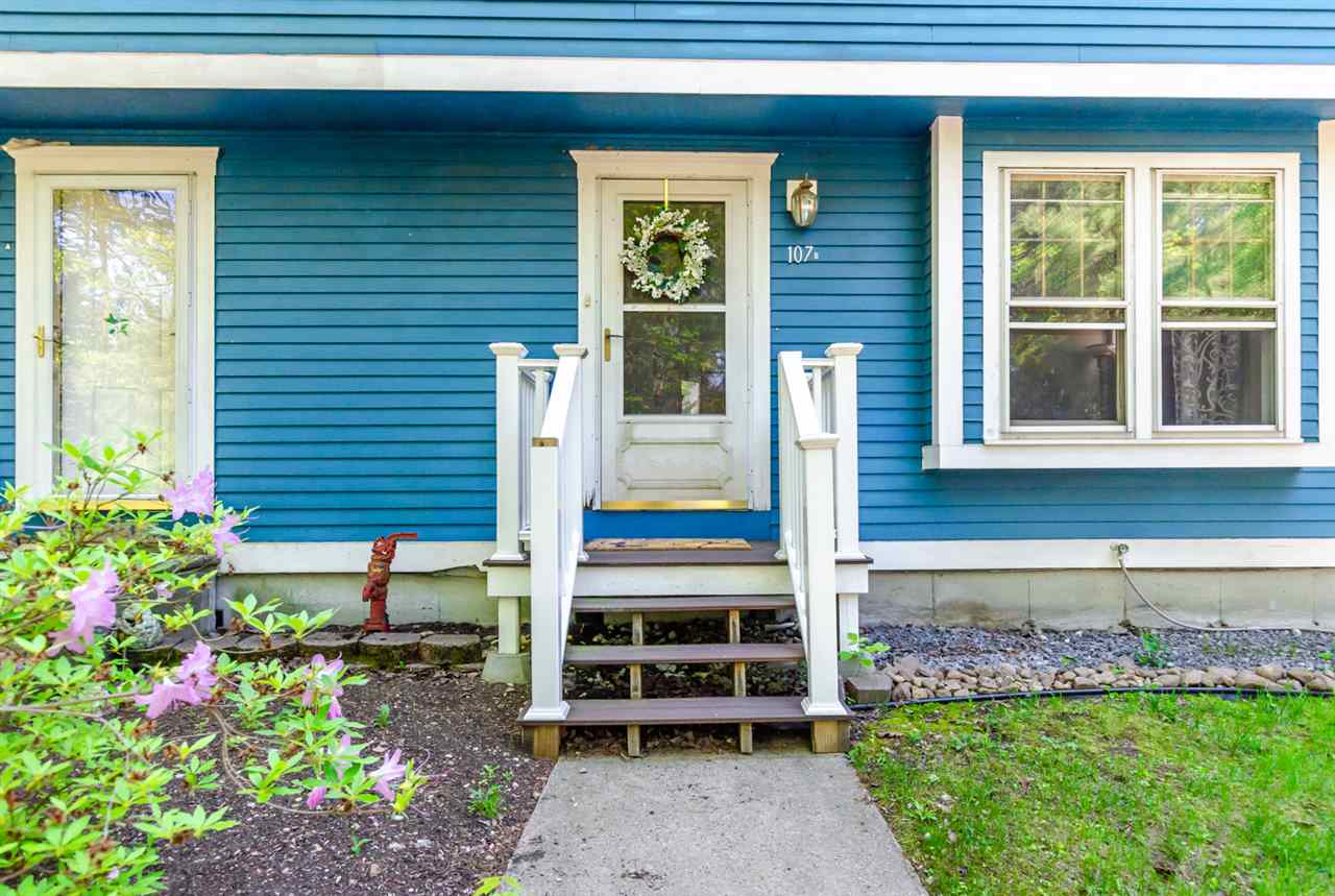 107 B Rockingham Road Londonderry, NH 03053 - Photo 2 of 39