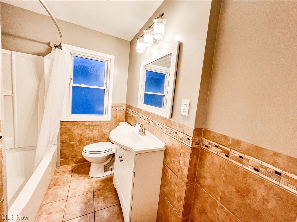 6830 Oakwood Road Parma Heights, OH 44130 - Photo 11 of 22 hallway