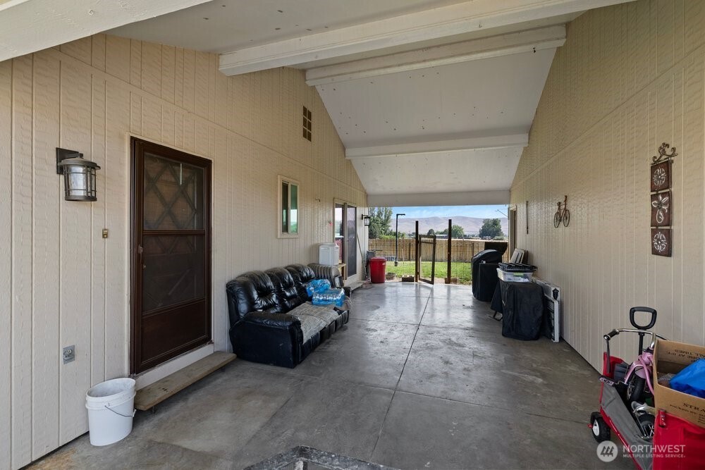 7802 Hicks Road Grandview, WA 98930 - Photo 22 of 31