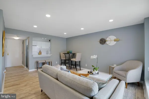 $1,590 | 3100 South Manchester Street, Unit 909, Falls Church, VA 22044