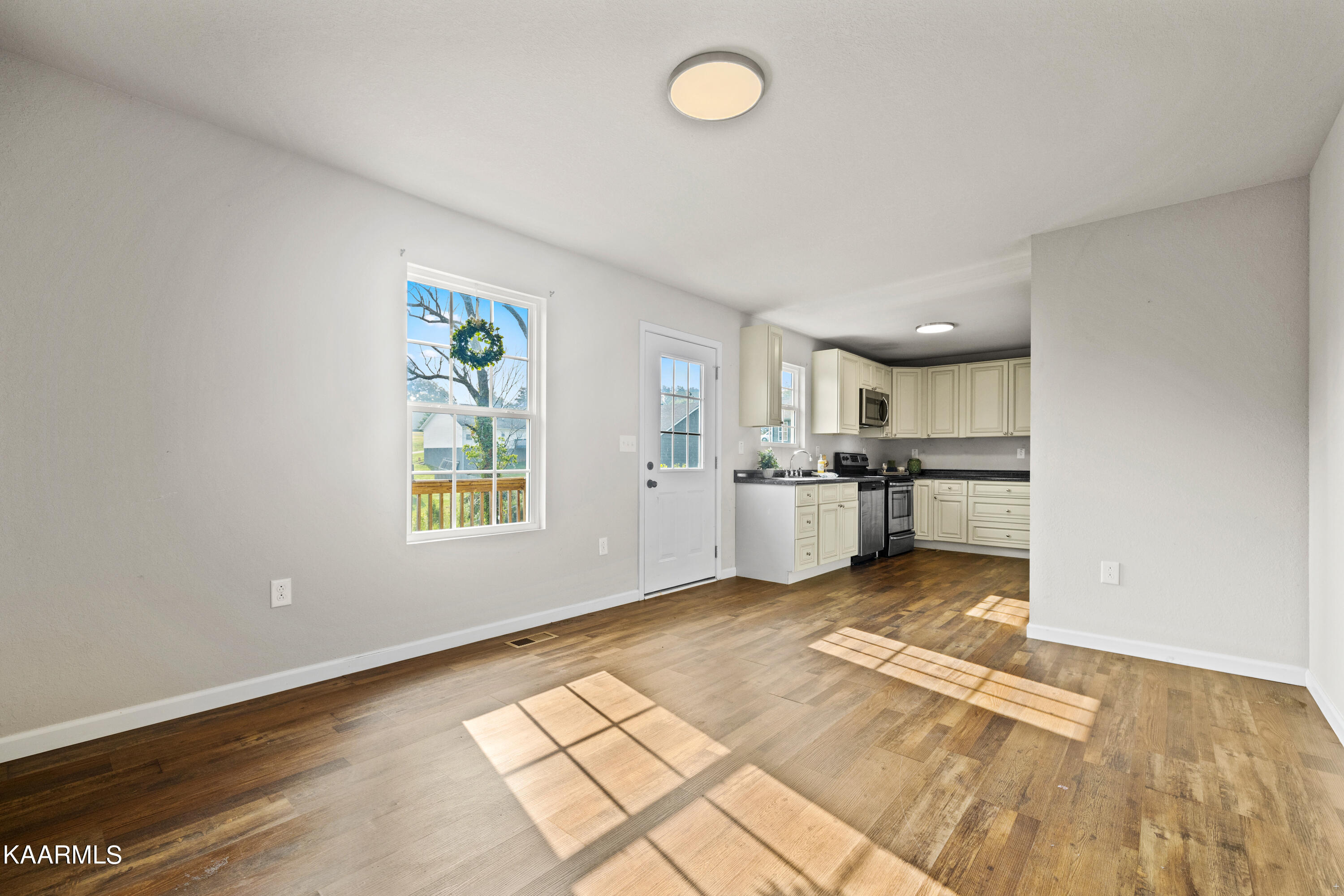 118 View Lane La Follette, TN 37766 - Photo 6 of 18 Positive Perceptions-5