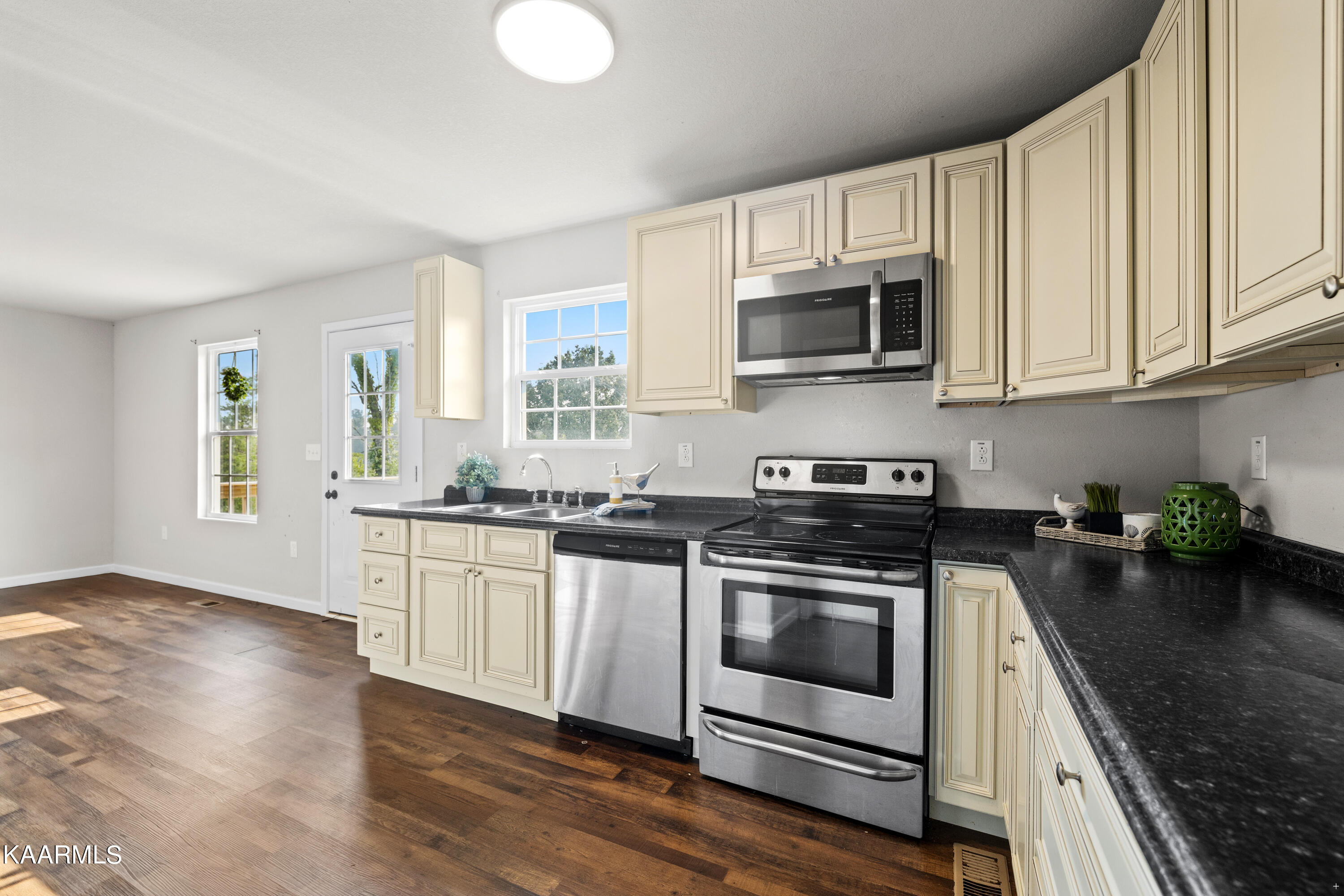 118 View Lane La Follette, TN 37766 - Photo 8 of 18 Positive Perceptions-7