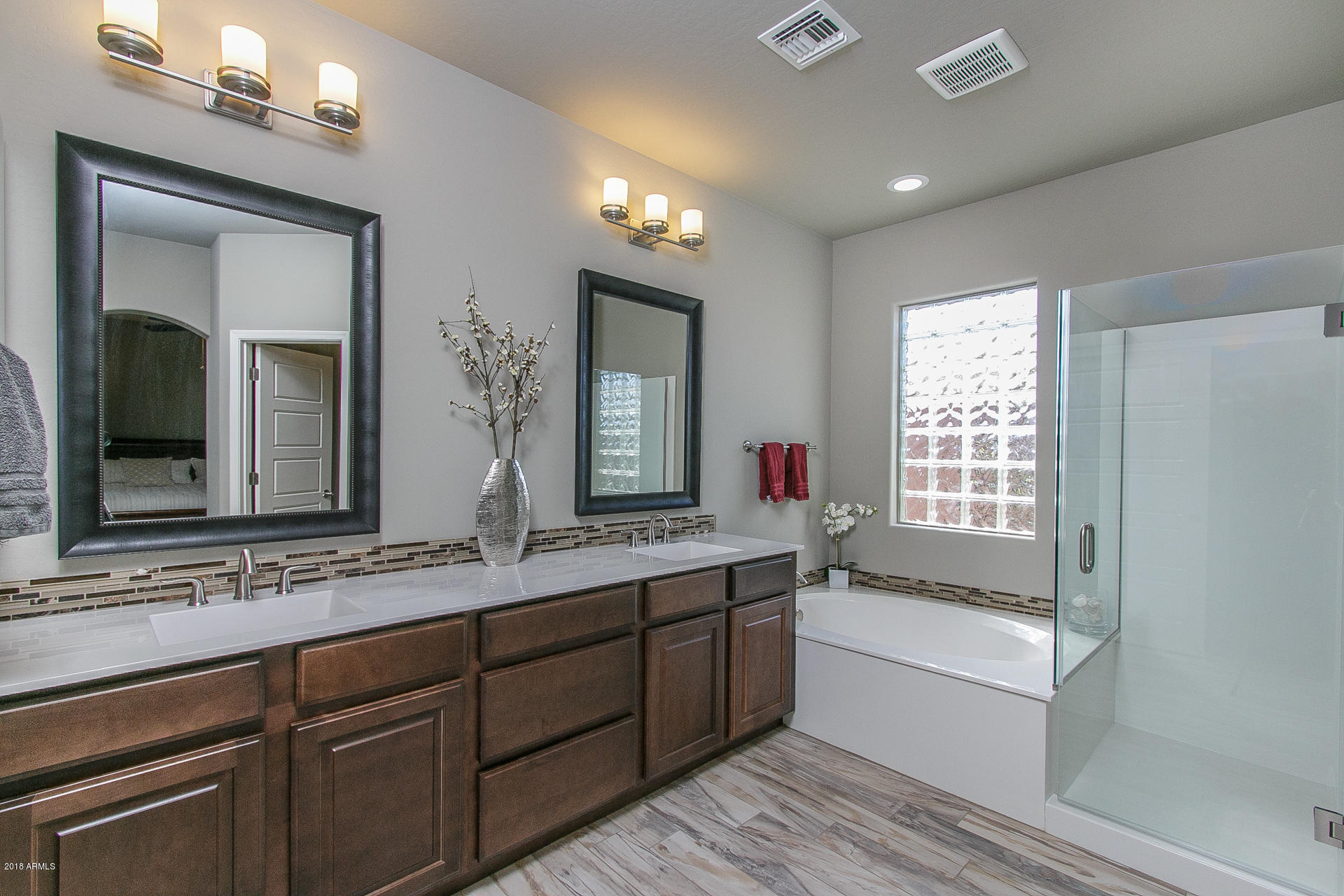 4404 East St John Road Phoenix, AZ 85032 - Photo 17 of 33 17) MASTER BATH