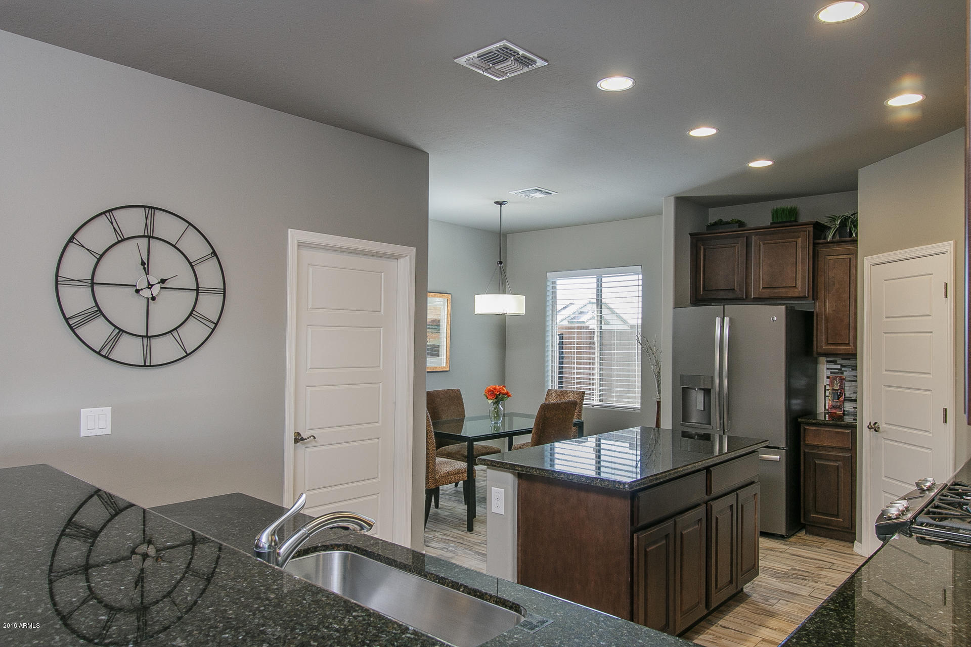 4404 East St John Road Phoenix, AZ 85032 - Photo 8 of 33 8) KITCHEN