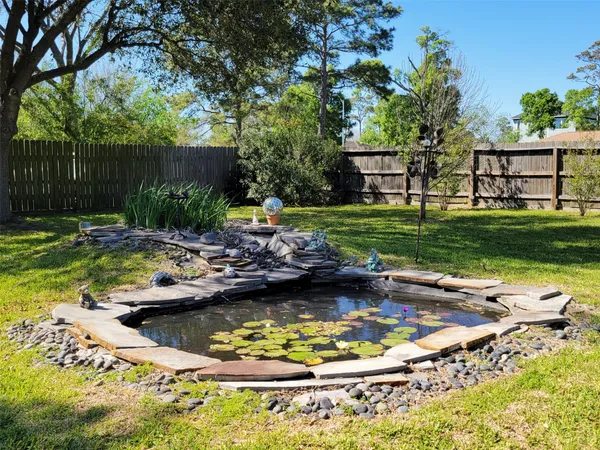 $3,000 | 519 North Shady Lane, La Porte, TX 77571