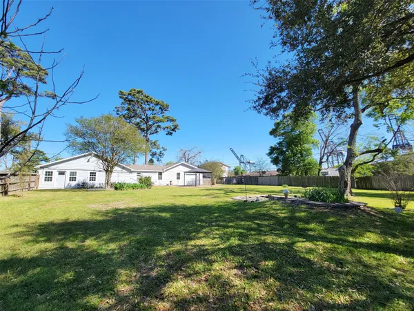 $3,000 | 519 North Shady Lane, La Porte, TX 77571