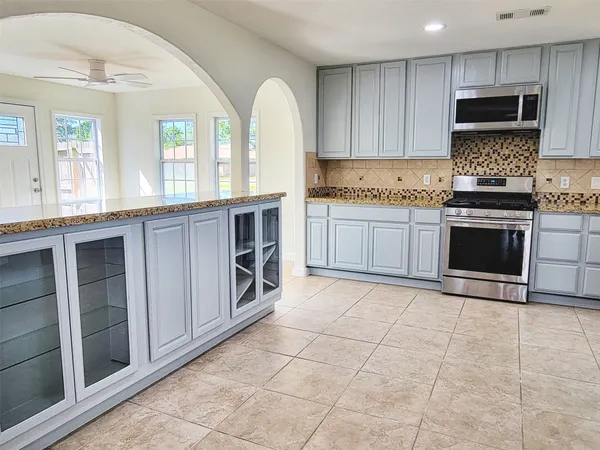 $3,000 | 519 North Shady Lane, La Porte, TX 77571