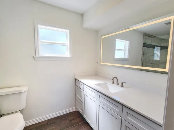 $3,000 | 519 North Shady Lane, La Porte, TX 77571