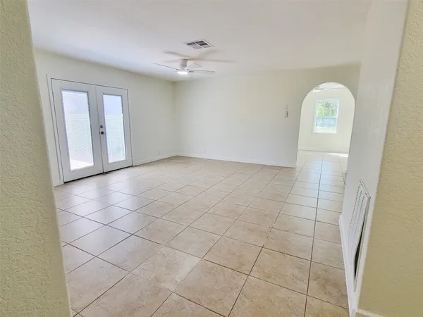 $3,000 | 519 North Shady Lane, La Porte, TX 77571