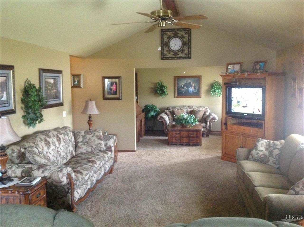 1033 Woodridge Drive Decatur, IN 46733 - Photo 5 of 11