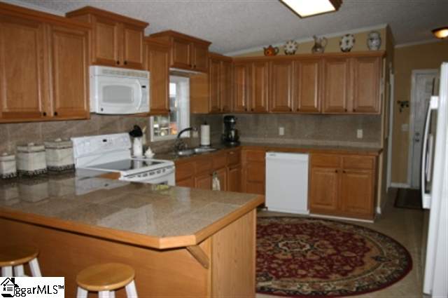 189 Gossett Road Gray Court, SC 29645 - Photo 4 of 25 Gallery Image 4