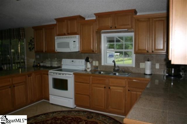 189 Gossett Road Gray Court, SC 29645 - Photo 6 of 25 Gallery Image 6