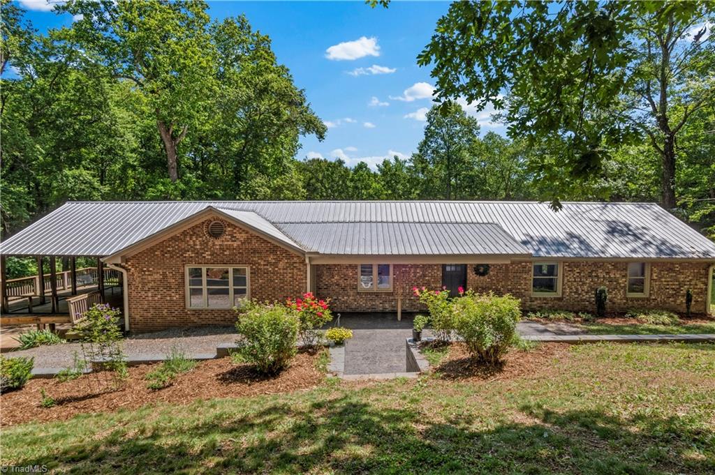 142 Pioneer Road Harmony, NC 28634 - Photo 1 of 49 Gallery Image 1