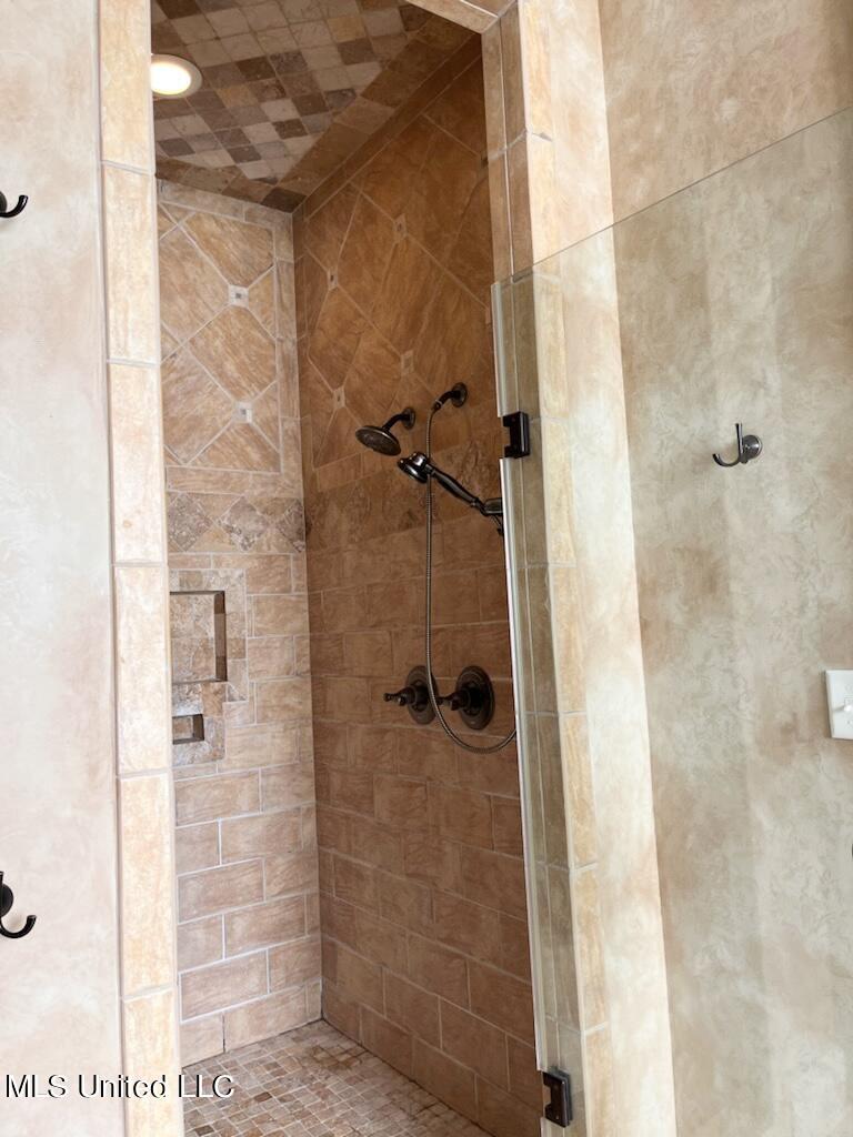 305 Buckingham Court Ridgeland, MS 39157 - Photo 50 of 60 shower3
