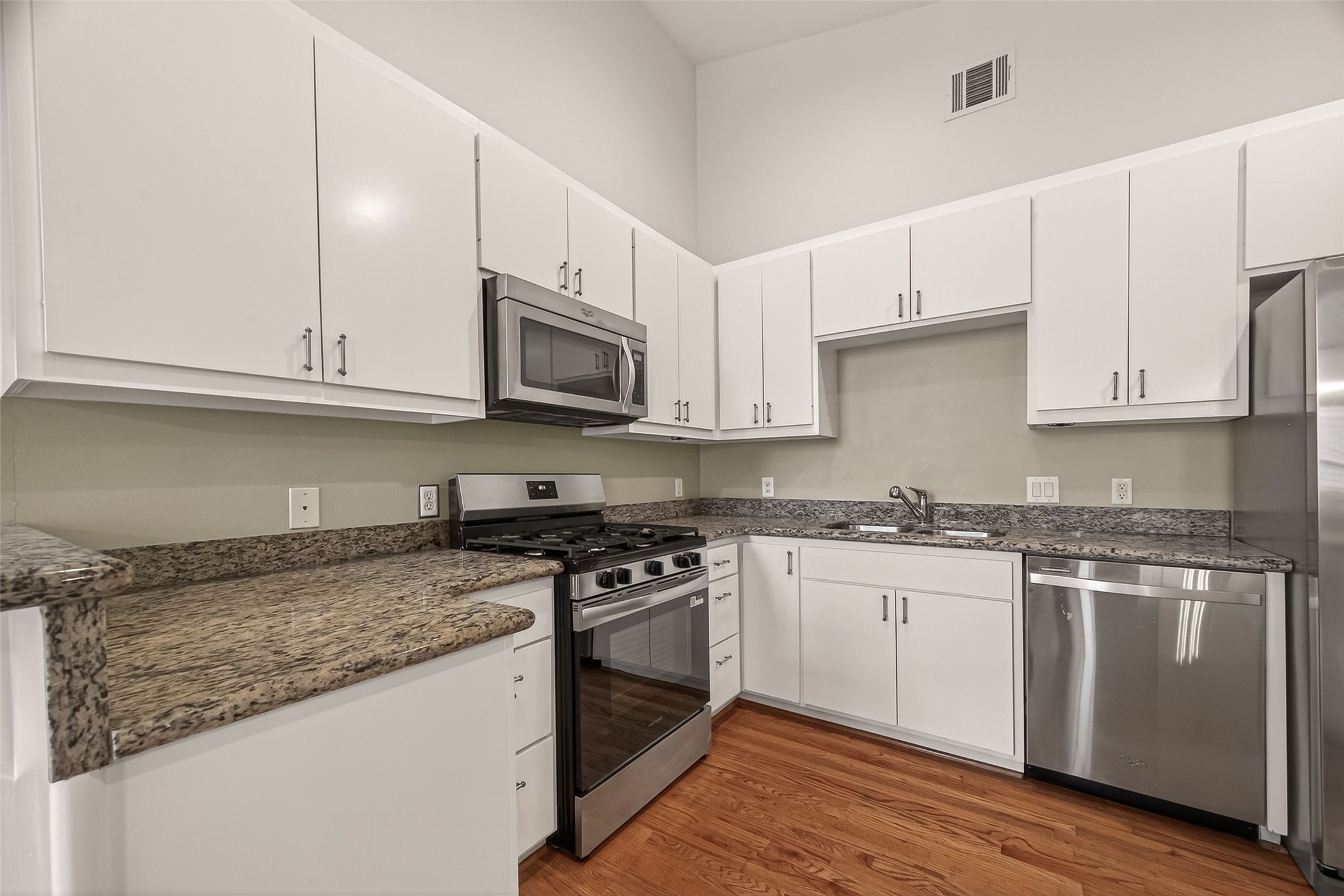 5665 Larkin Street Houston, TX 77007 - Photo 18 of 36
