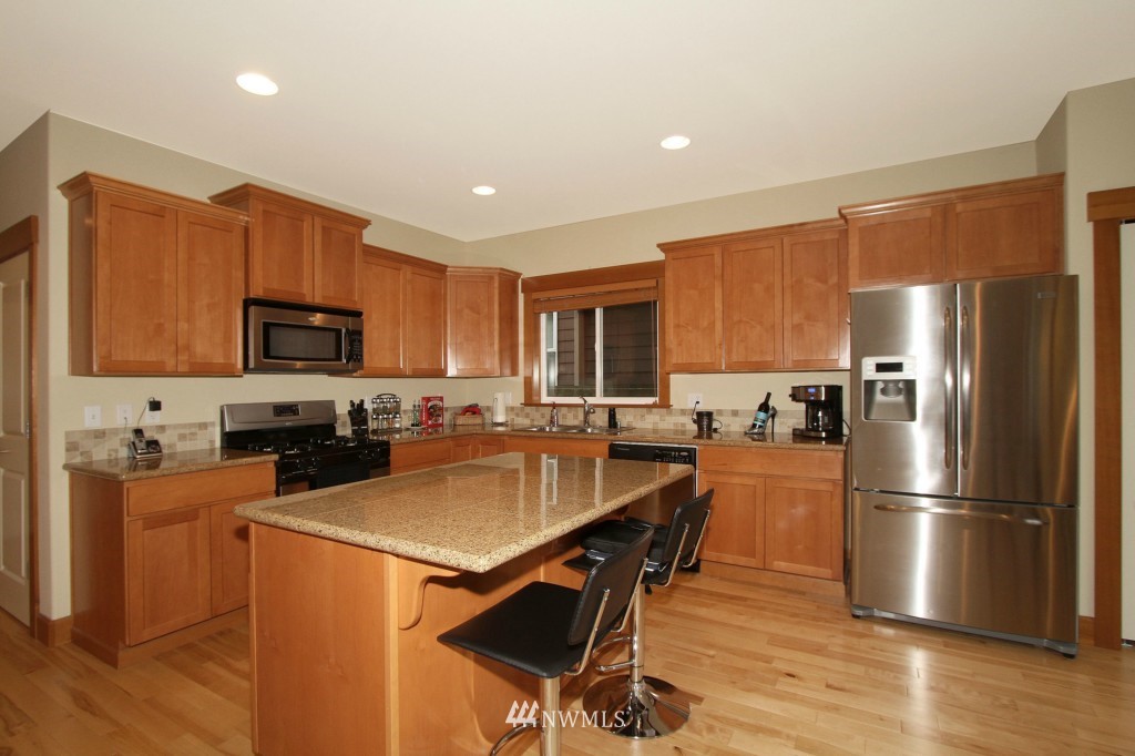 606 195th Street Southeast Bothell, WA 98012 - Photo 5 of 17