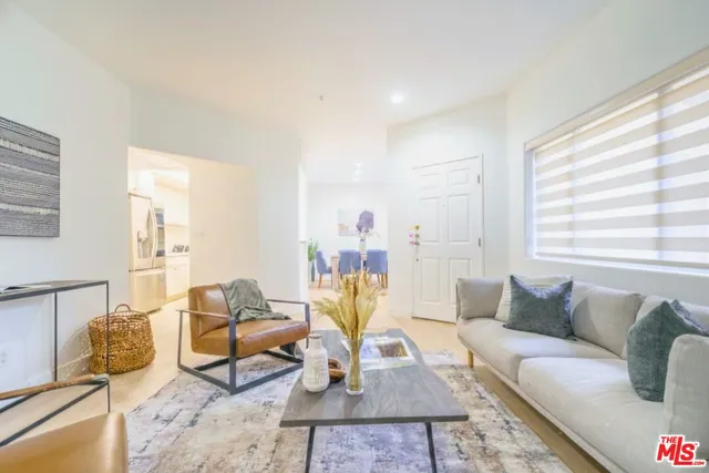 $715,000 | 861 South Windsor Boulevard, Unit 103, Los Angeles, CA 90005