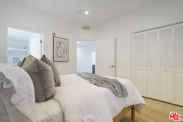 $715,000 | 861 South Windsor Boulevard, Unit 103, Los Angeles, CA 90005