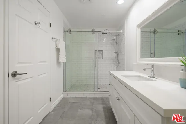 $715,000 | 861 South Windsor Boulevard, Unit 103, Los Angeles, CA 90005