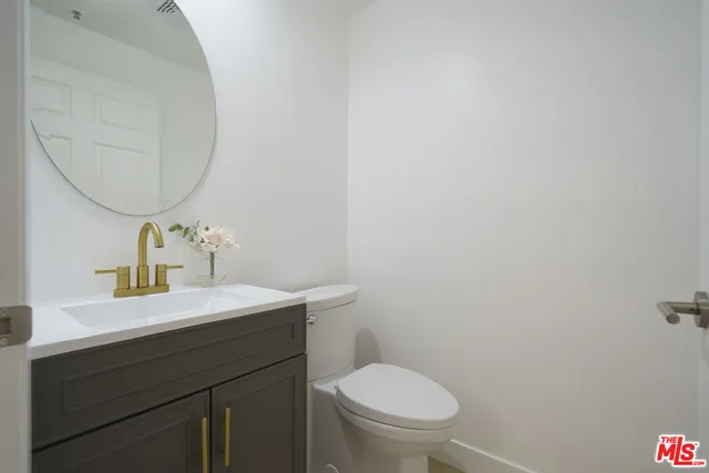 $715,000 | 861 South Windsor Boulevard, Unit 103, Los Angeles, CA 90005