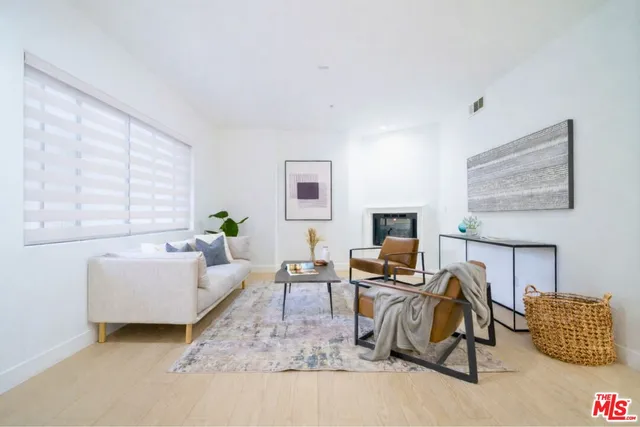 $715,000 | 861 South Windsor Boulevard, Unit 103, Los Angeles, CA 90005