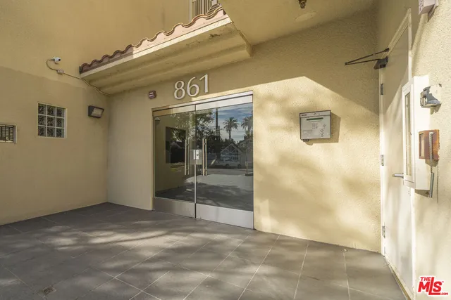 $715,000 | 861 South Windsor Boulevard, Unit 103, Los Angeles, CA 90005