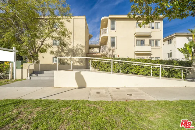 $715,000 | 861 South Windsor Boulevard, Unit 103, Los Angeles, CA 90005