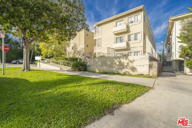 $715,000 | 861 South Windsor Boulevard, Unit 103, Los Angeles, CA 90005