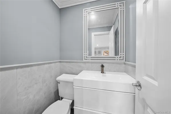 $5,950 | 257 Southlawn Avenue, Central Islip, NY 11722