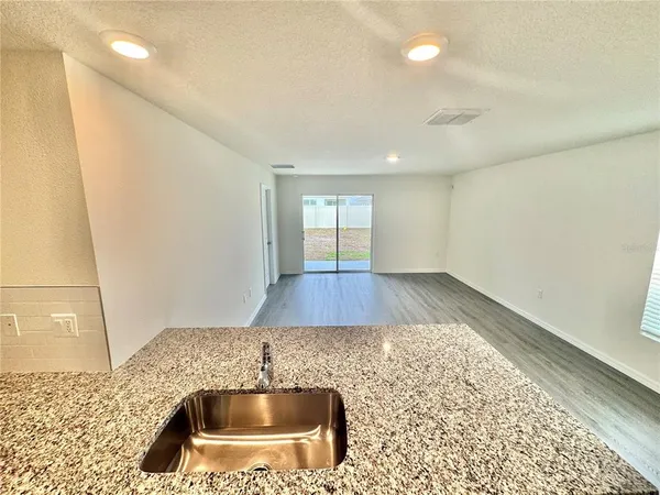 $2,295 | 36015 Sunflower Hl Drive, Zephyrhills, FL 33541