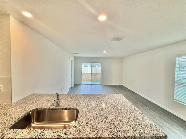 $2,295 | 36015 Sunflower Hl Drive, Zephyrhills, FL 33541