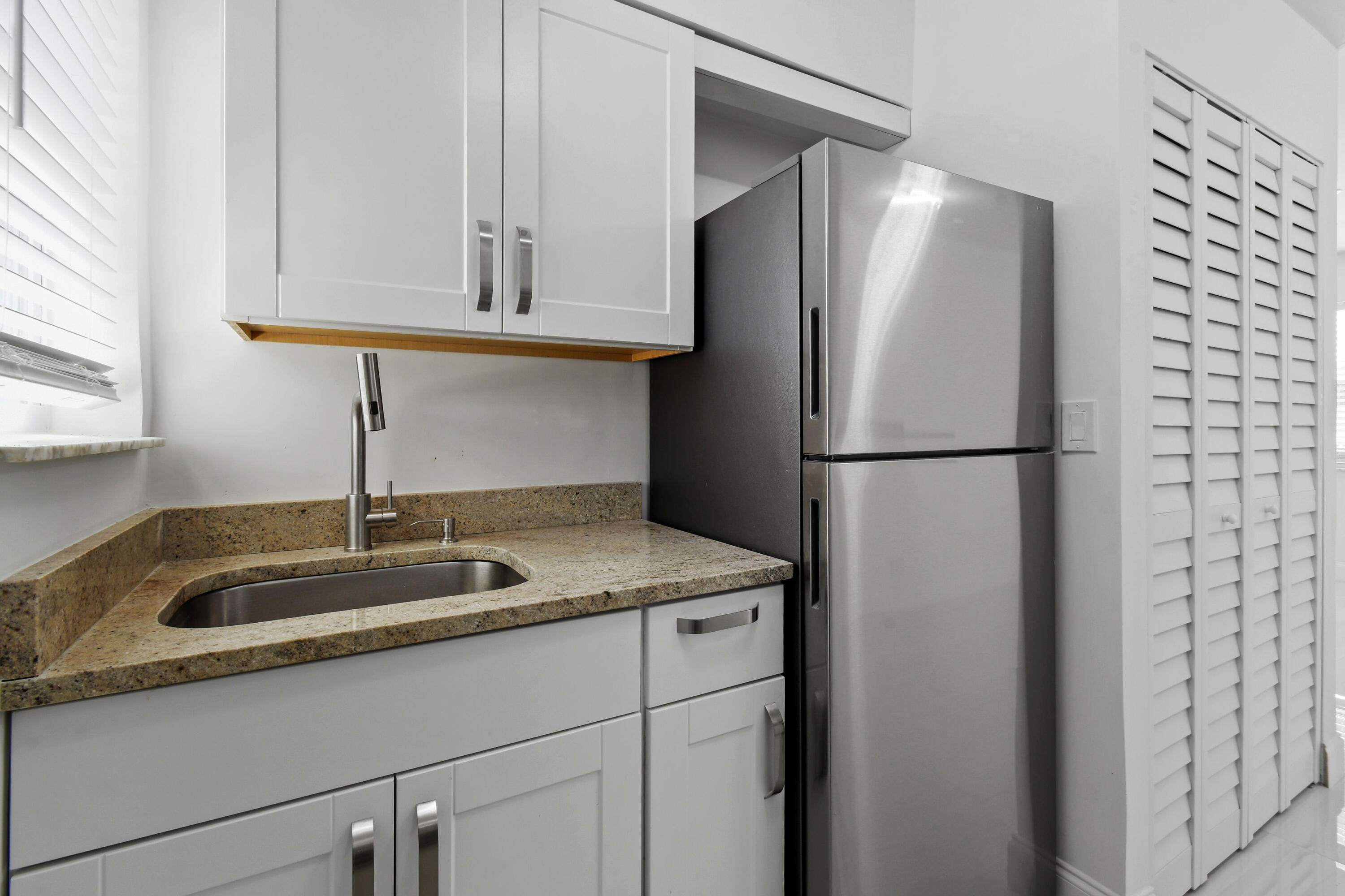 968 West 9th Street, Unit B2 Riviera Beach, FL 33404 - Photo 3 of 26 968W9thSt,UnitB2(13)