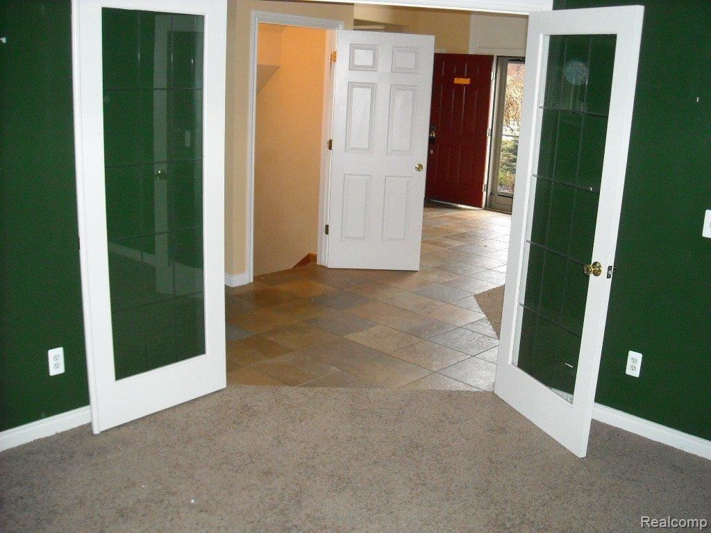6494 Chatham Circle Rochester, MI 48306 - Photo 8 of 17 035