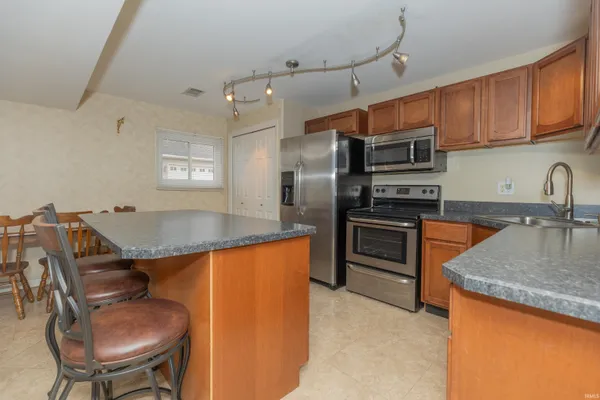 $465,000 | 7716 Huckleberry Lane, Evansville, IN 47712