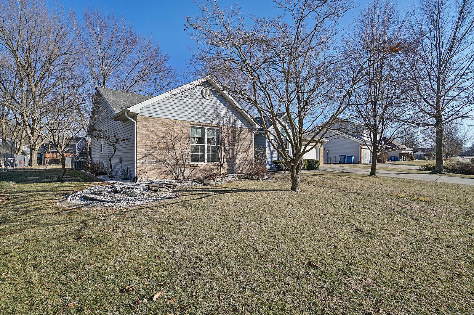 76 Sugarmill Road Troy, IL 62294 - Photo 4 of 27 Gallery Image 4