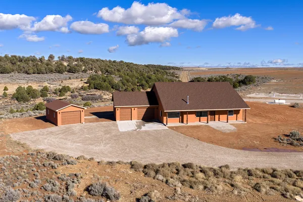 $899,900 | 429 East Pioneer Bend, Monticello, UT 84535