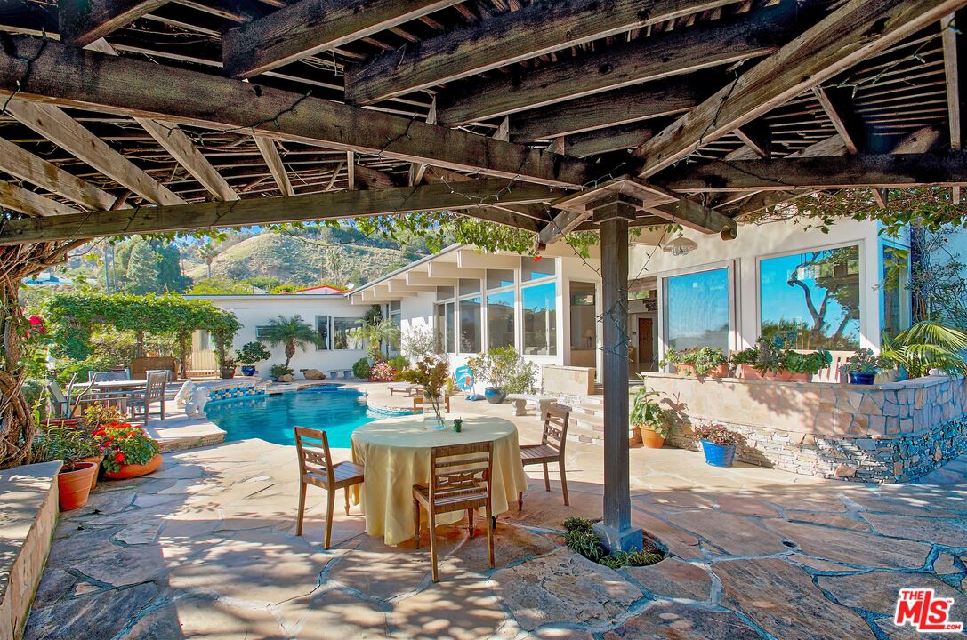 20394 Seaboard Road Malibu, CA 90265 - Photo 23 of 31