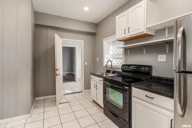 $225,000 | 609 South Poplar Street, Carbondale, IL 62901