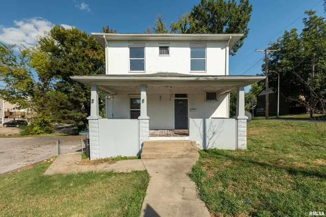 $225,000 | 609 South Poplar Street, Carbondale, IL 62901