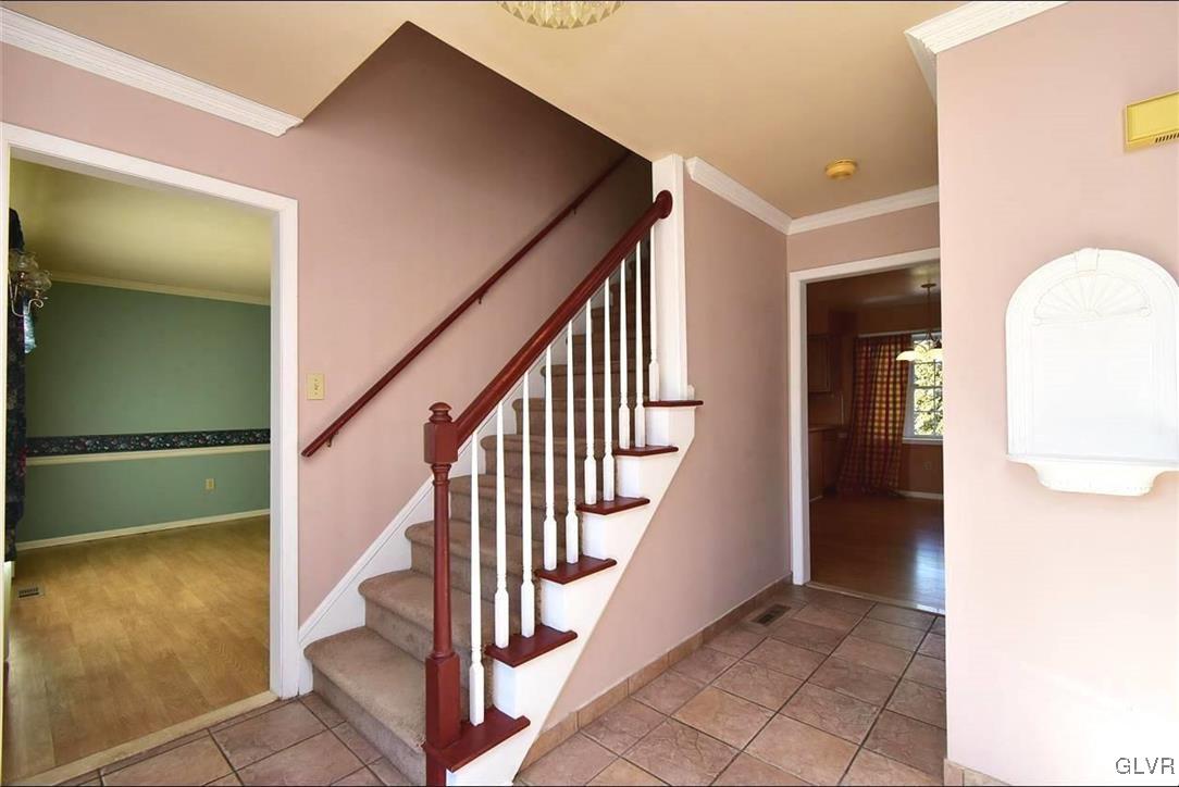 3301 Regal Road Bethlehem, PA 18020 - Photo 3 of 28 FOYER
