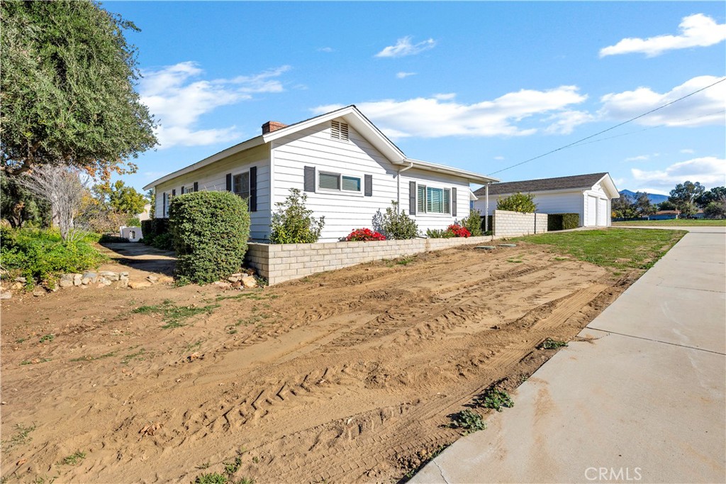 27454 Hemet Street Hemet, CA 92544 - Photo 7 of 51 a front view of house with yard and trees around